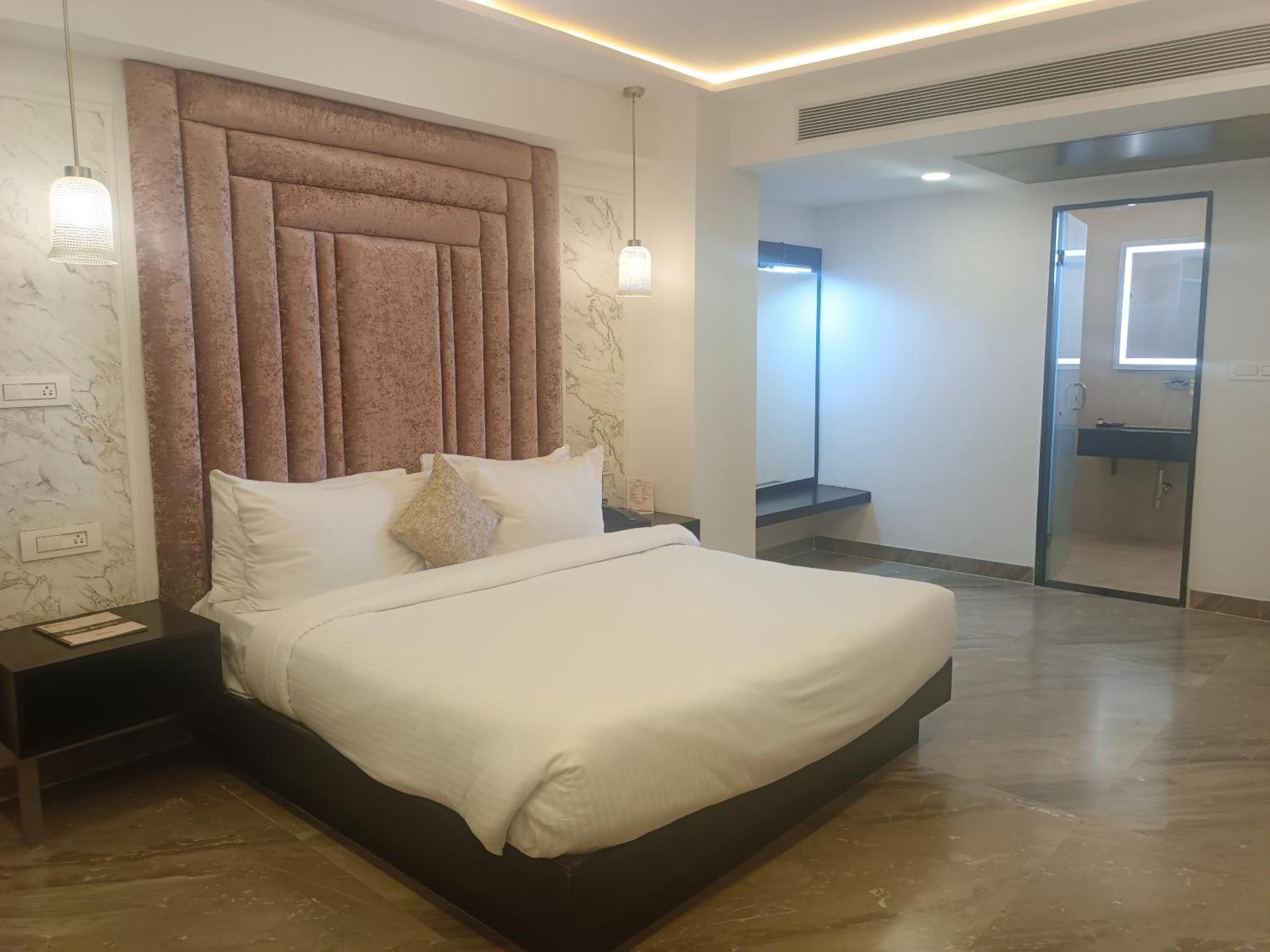 Hotel Kadamb Tree Jabalpur Exterior foto