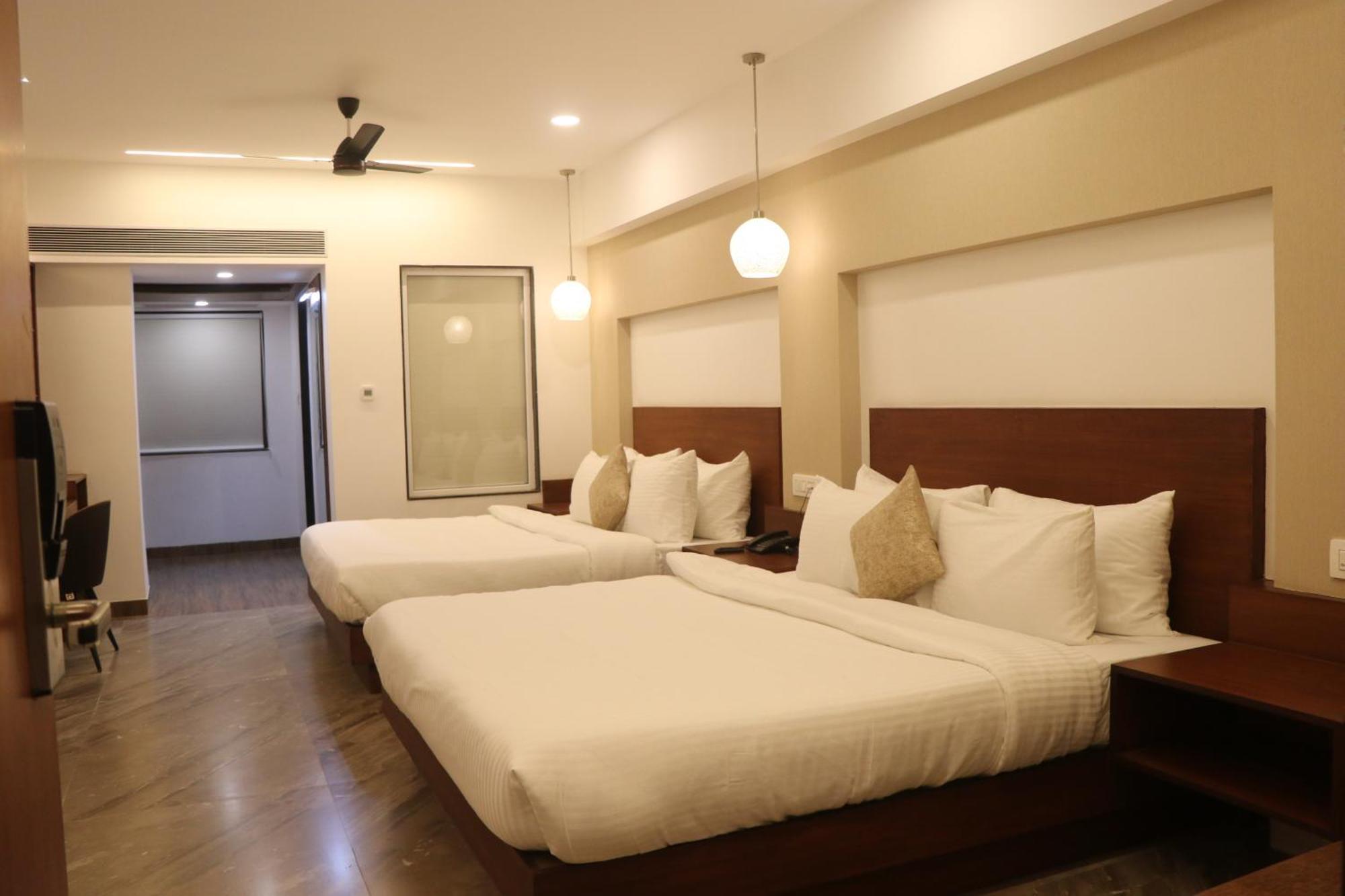Hotel Kadamb Tree Jabalpur Exterior foto