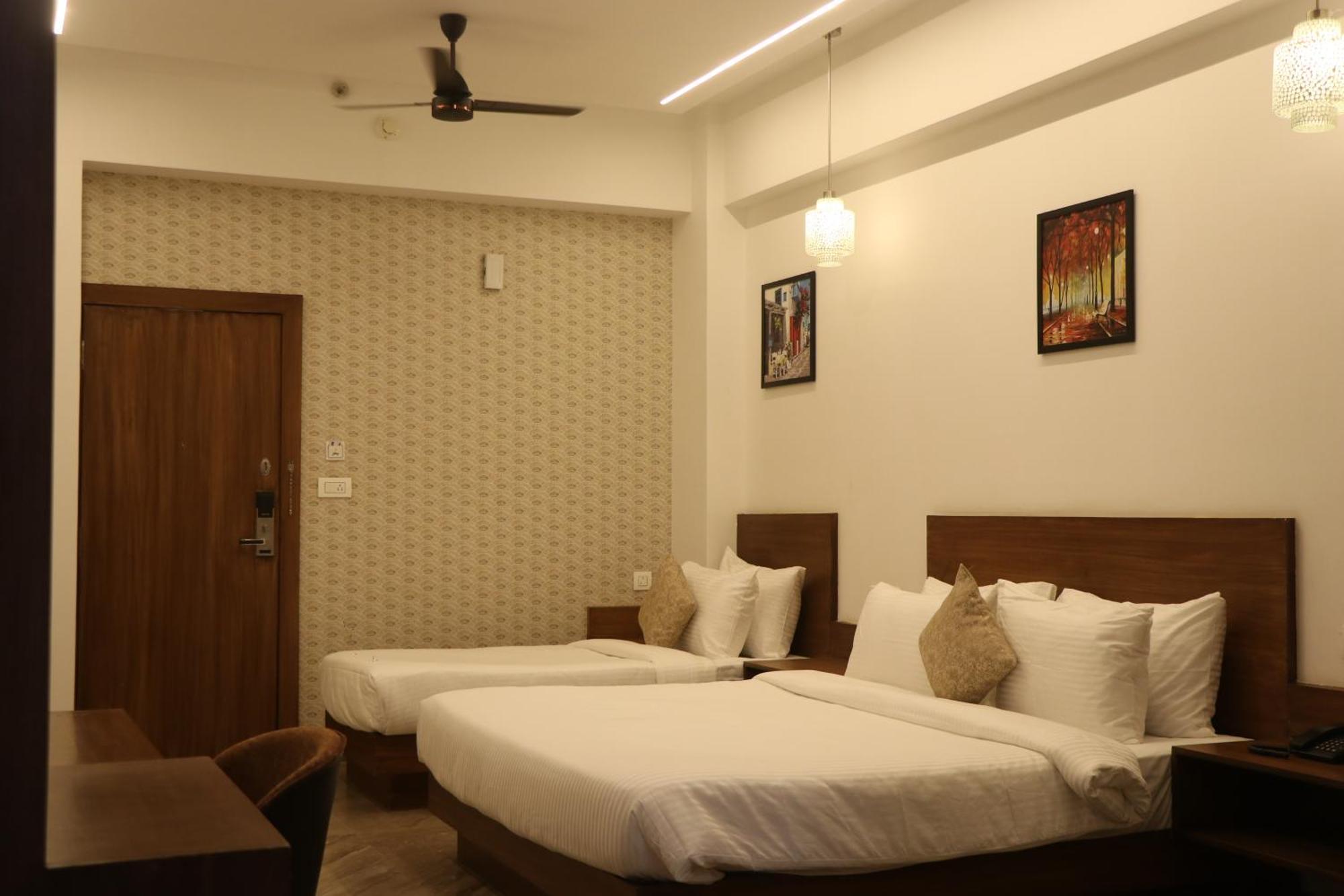 Hotel Kadamb Tree Jabalpur Exterior foto
